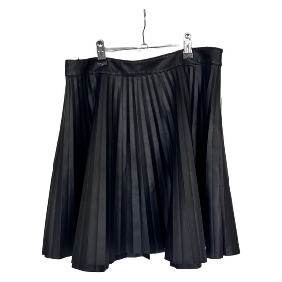 Express “Leather” Pleated Skirt Size 8 women’s - Picture 3 of 8